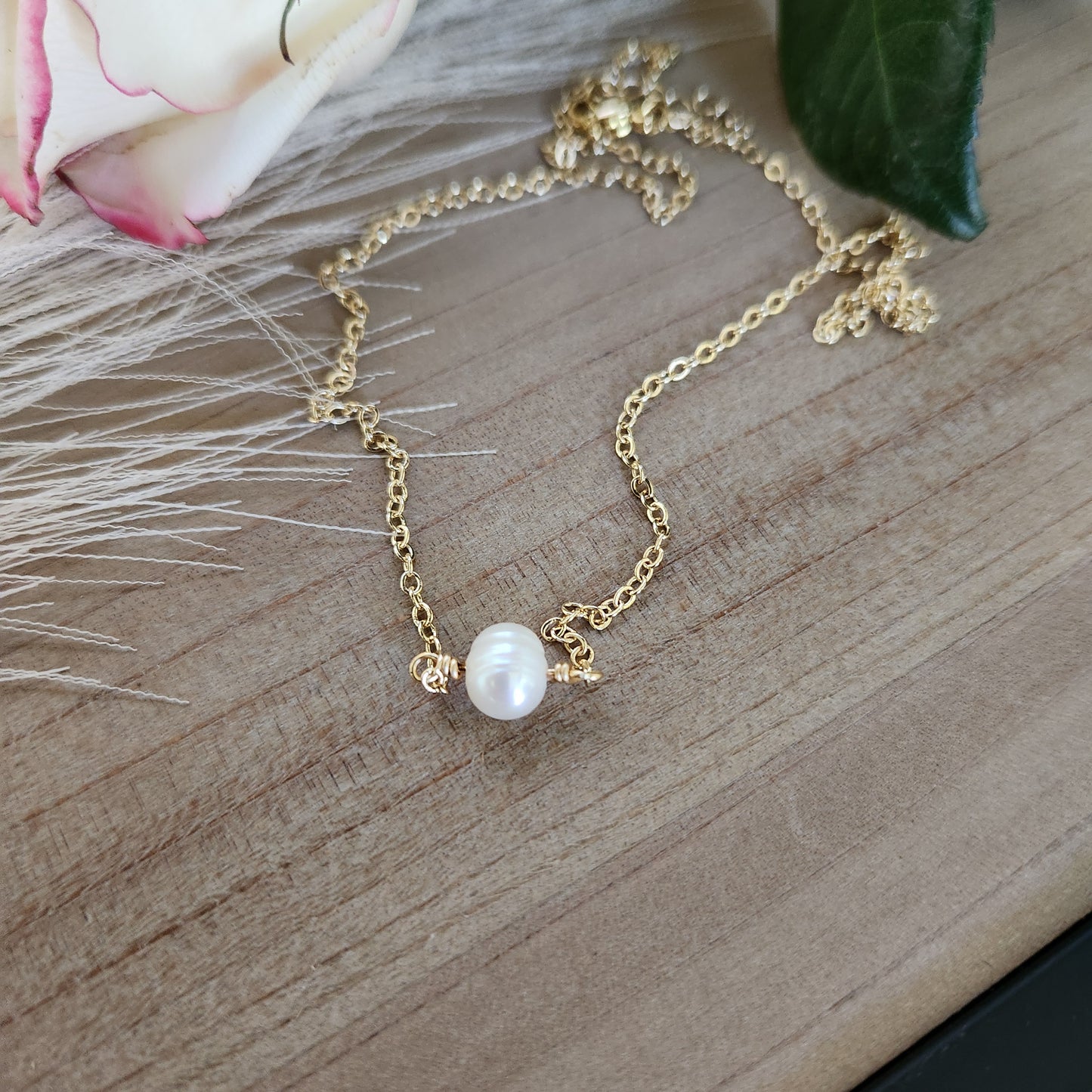 Single Pearl Choker