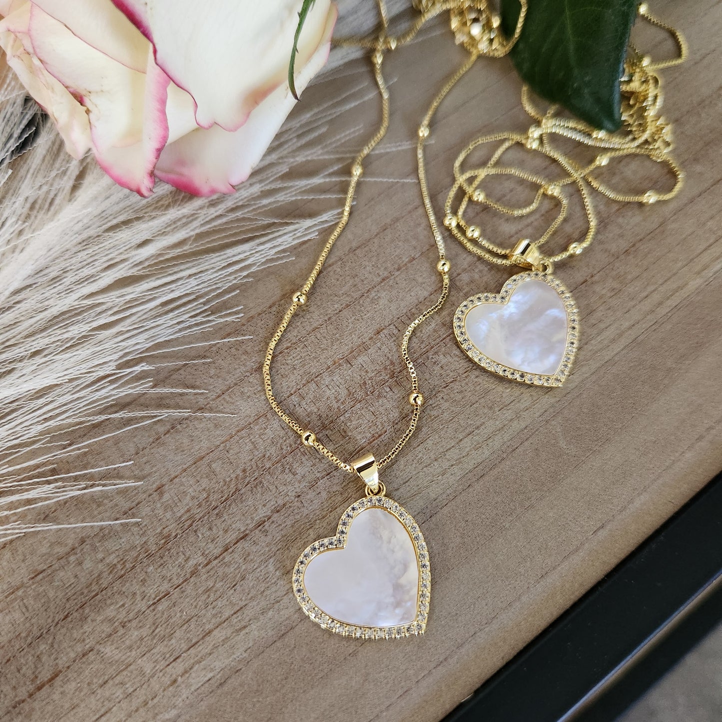 Nacre heart necklace